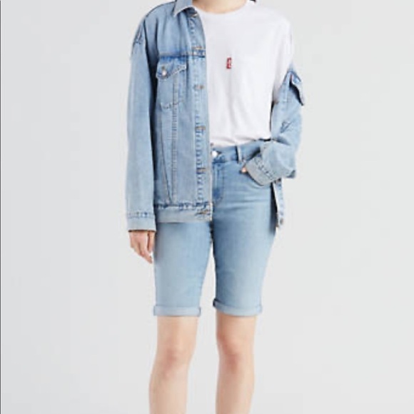 Levi's Pants - Levi’s Women’s Bermuda denim blue jean Shorts light wash size 4
